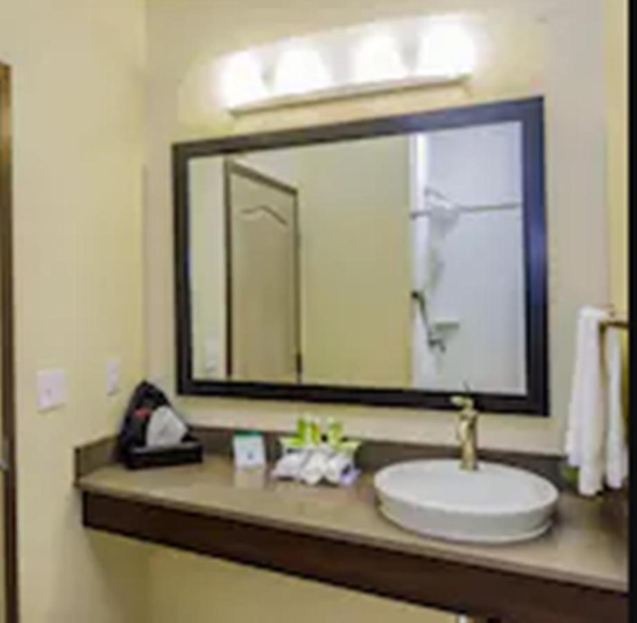Holiday Inn Express & Suites Cheektowaga North East By Ihg Exterior foto