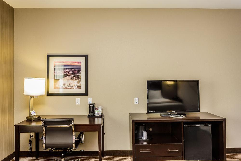 Holiday Inn Express & Suites Cheektowaga North East By Ihg Exterior foto